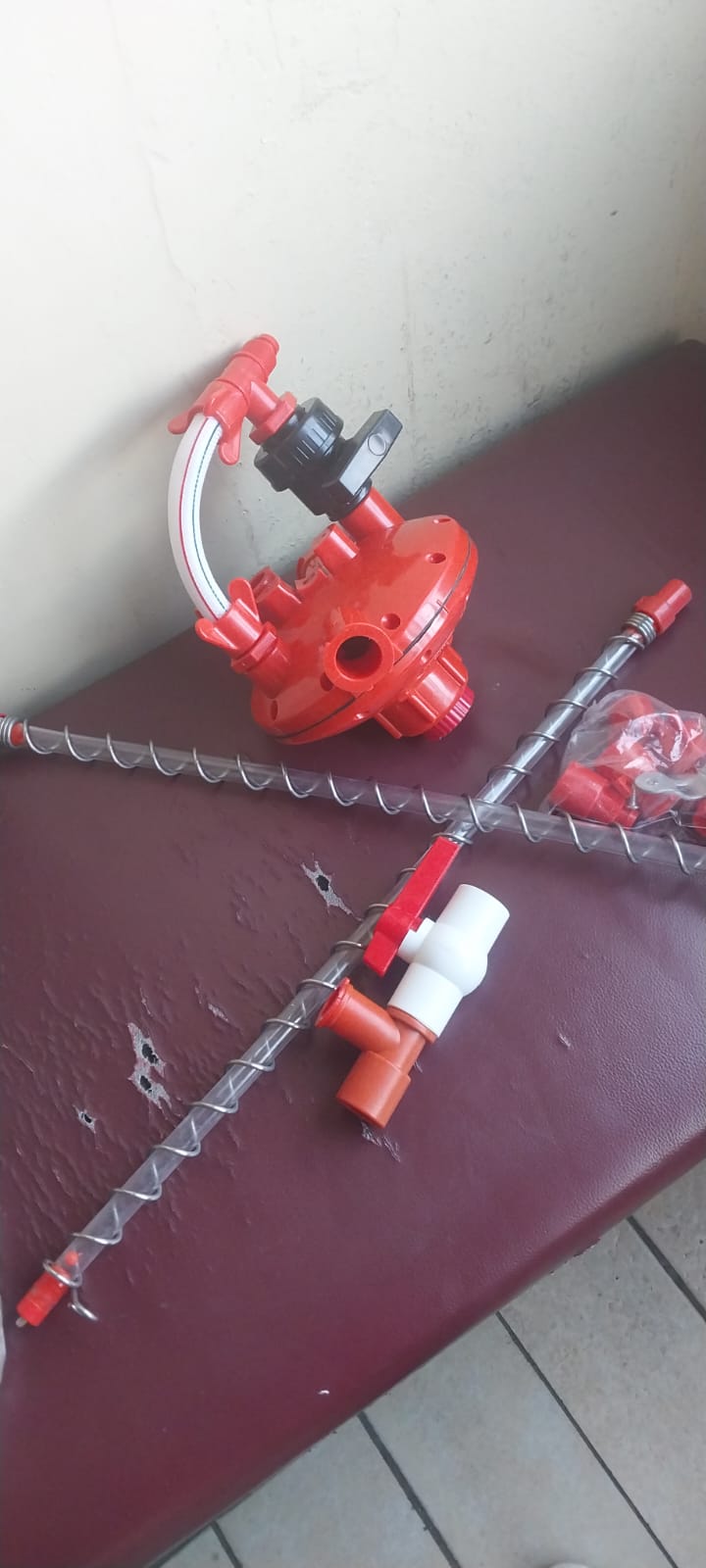 Adjustable Poultry Water Pressure Regulator with Flushing Valve